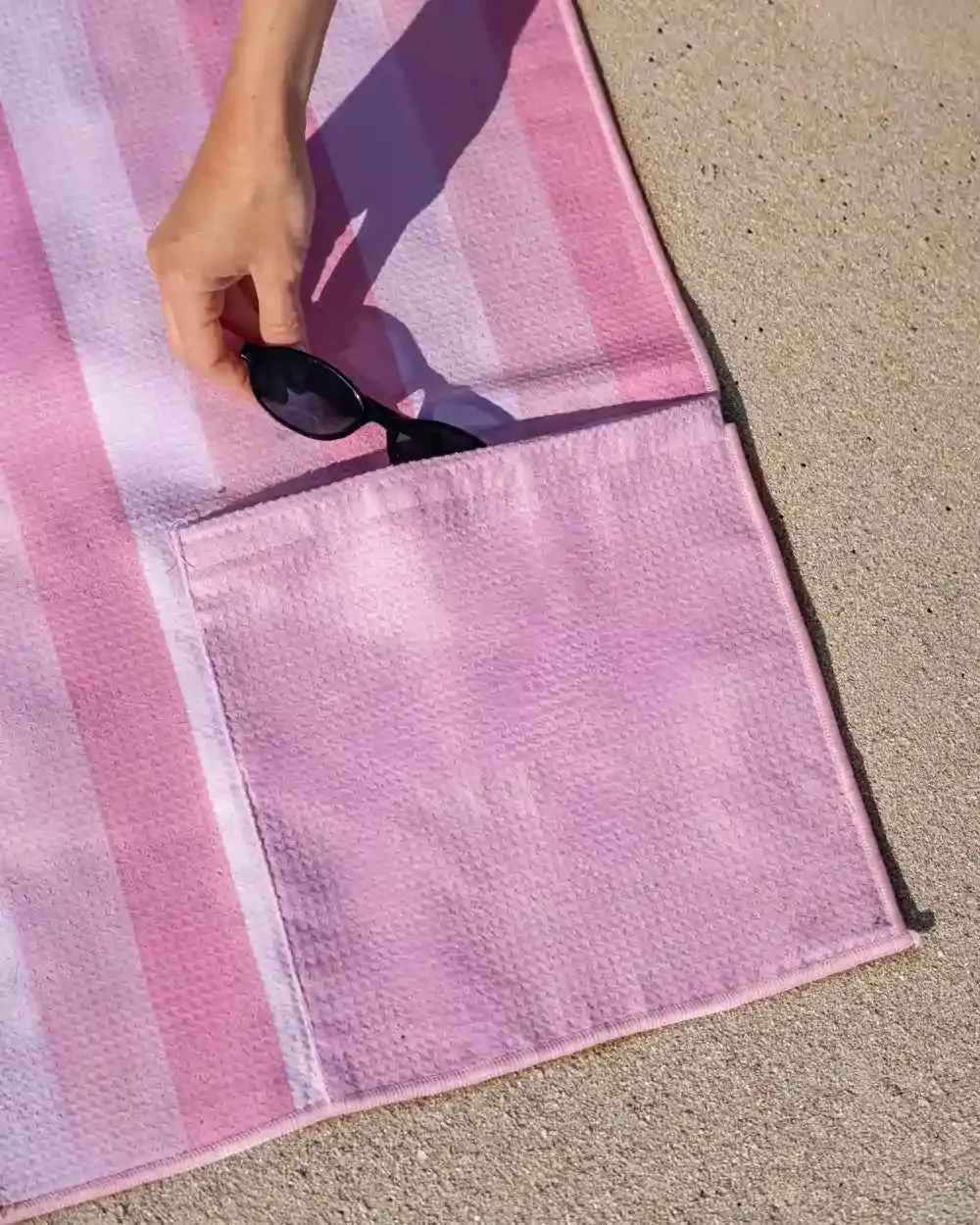 Toalla de playa de microfibra con imanes – AURA - Image 4